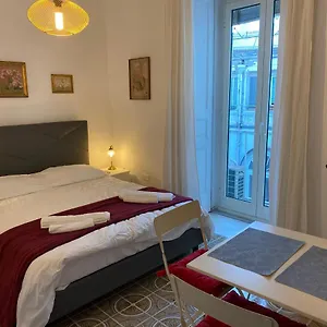 Bed & Breakfast In San Domenico Maggiore 3, Naples